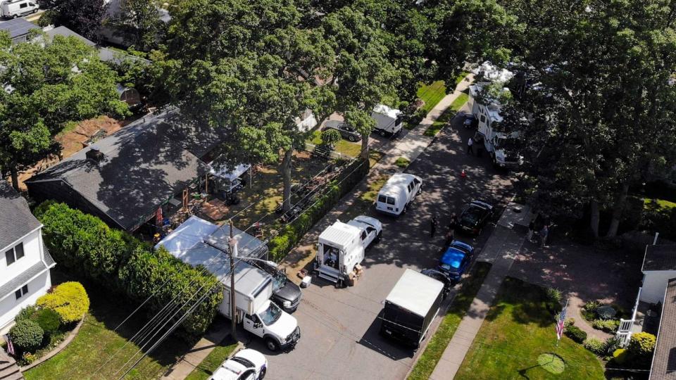 PHOTO: Authorities work at the home of suspect Rex Heuermann, left, in Massapequa Park, N.Y., July 24, 2023. (Seth Wenig/AP)