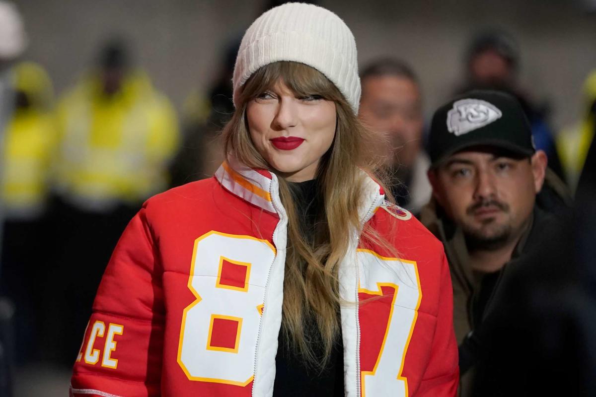 Taylor Swift Gives Stadium Worker HUGE Tip Following Chiefs Game