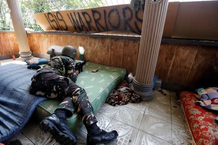 A Filipino soldier lies on a mattress at their combat position in a house as government troops continue their assault against insurgents from the Maute group in Marawi city, Philippines July 1, 2017. REUTERS/Jorge Silva