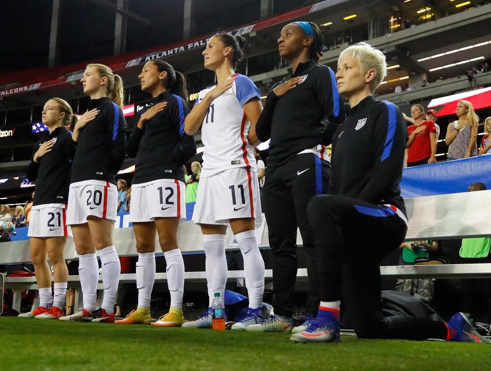 Megan Rapinoe kneels during the national anthem prior to a 2016 USWNT match.