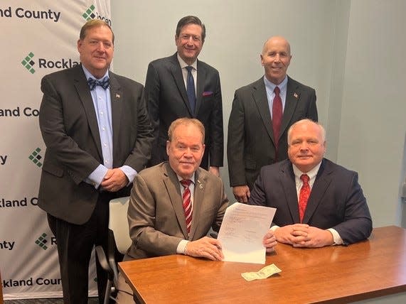 County Executive Ed Day and Haverstraw Supervisor Howard Phillips signed agreement on Dec. 29, 2022 for Rockland Green to lease Hi-Tor Animal Center. Behind them, Clarkstown Supervisor George Hoehmann, Ramapo Supervisor Michael Specht and Stony Point Supervisor Jim Monaghan