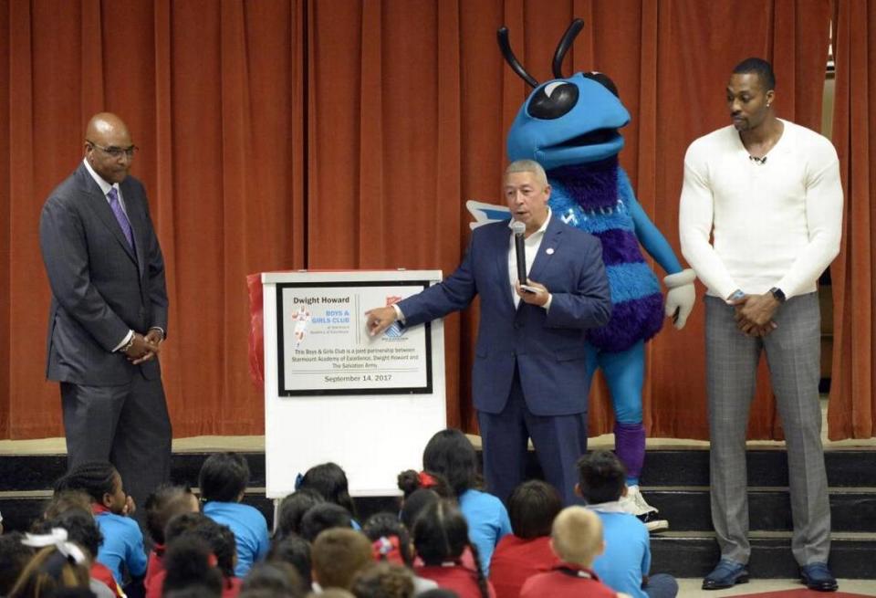 Charlotte Hornets Chief Operating Officer t Fred Whitfield, left, Frank Sanchez, center, VP/Marketing and Communications with the Boys and Girls Club of America, Hornets mascot Hugo, and center Dwight Howard talk to students on Thursday during a visit to Starmount Academy of Excellence to announce a new Boys and Girls Club facility being established there.