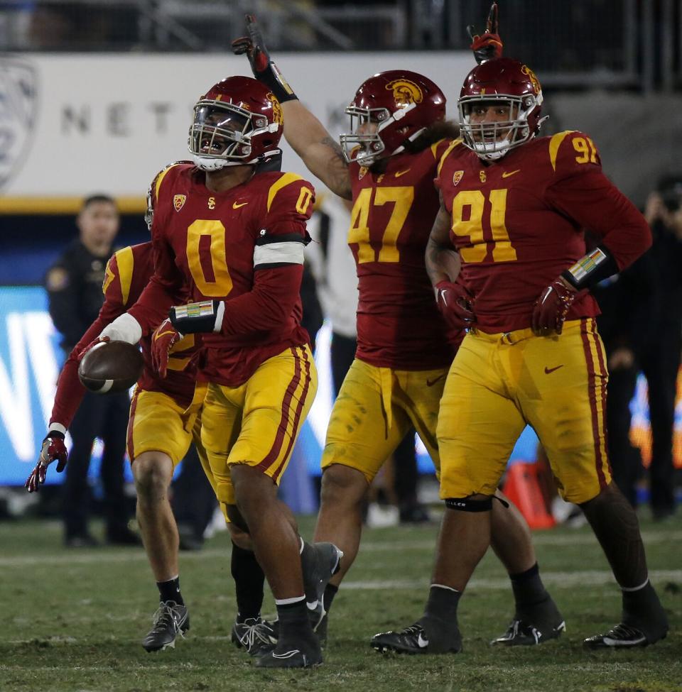 Korey Foreman cheers with other USC players.