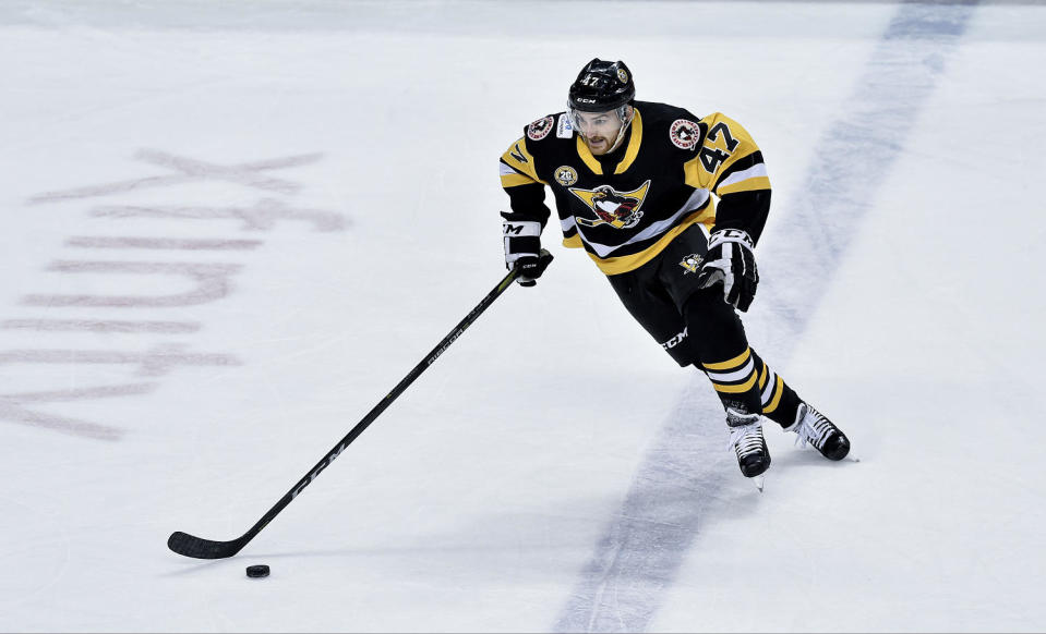 Adam Johnson skates in Hershey, PA. on Nov. 28, 2018. (Randy Litzinger / Icon Sportswire via Getty Images)