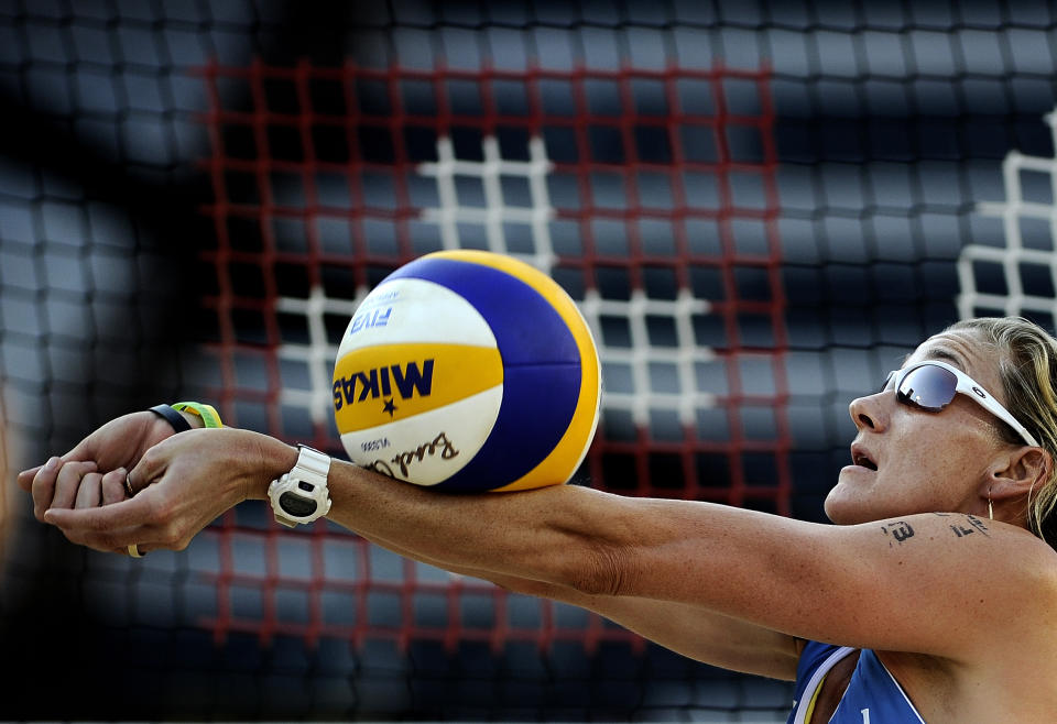 US Kerri Walsh receives the ball during the FIVB Beach Volleyball World Championships in Rome's Foro Italico, on June 18, 2011. AFP PHOTO / Filippo MONTEFORTE (Photo credit should read FILIPPO MONTEFORTE/AFP/Getty Images)