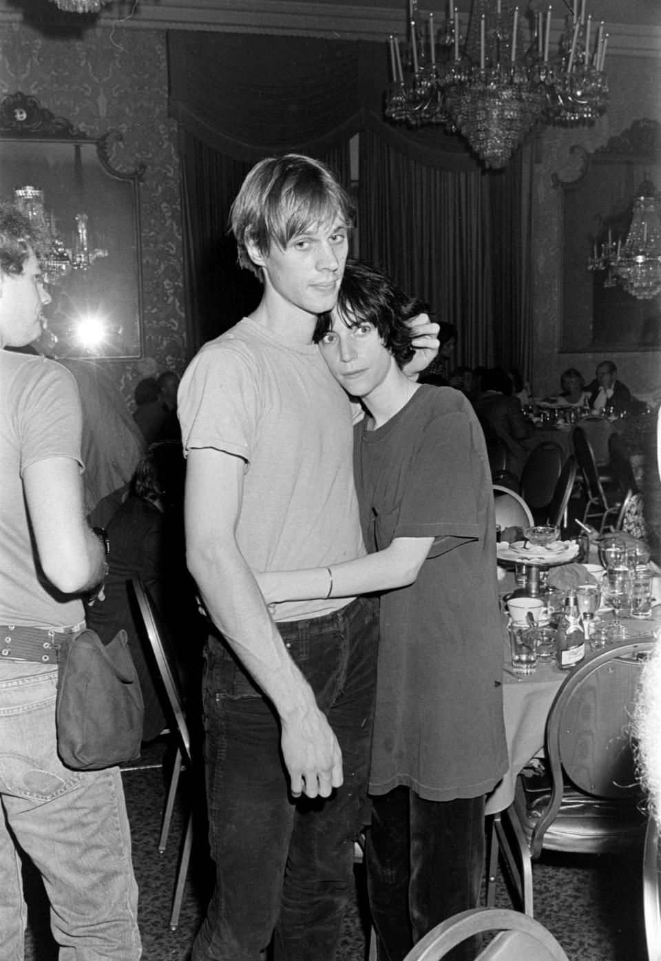 Verlaine with Patti Smith at a party in New York in 1974 - Pierre Schermann/WWD/Penske Media via Getty Images