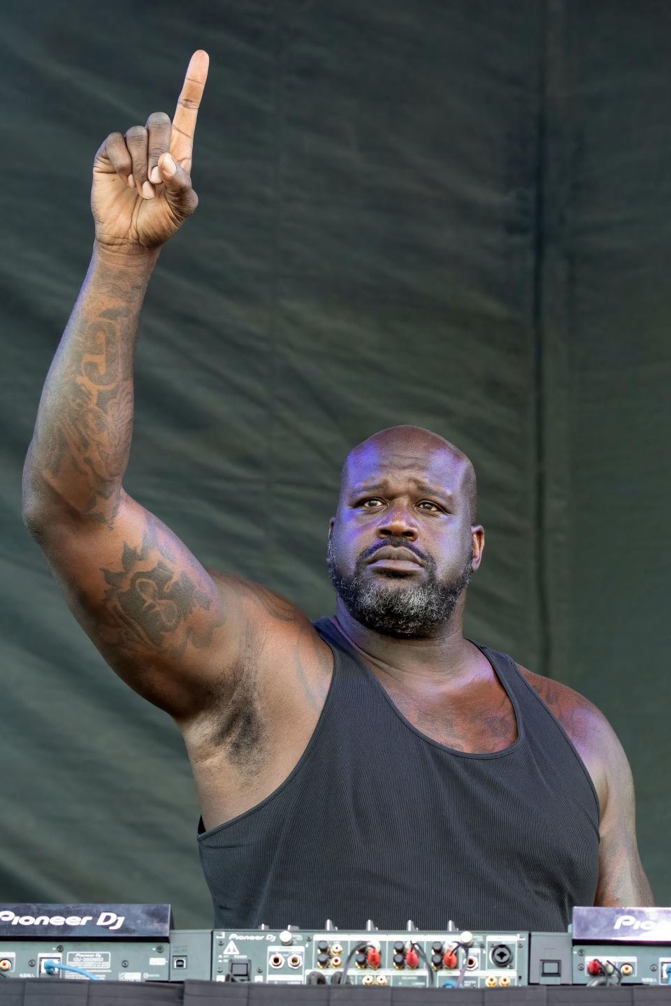 Shaq DJ'n