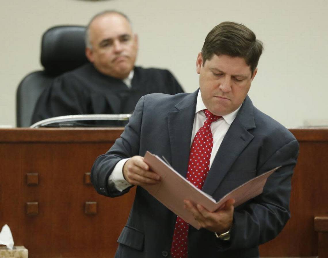 Judge Ruben Gonzalez Jr., left, looks on as prosecuting attorney Dale Smith looks over evidence during a hearing for Danita Tutt.