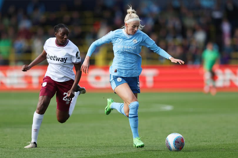 Chloe Kelly replaced Bunny Shaw against West Ham