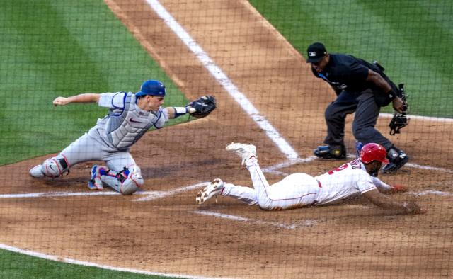 Los Angeles, CA, USA. 28th May, 2019. Los Angeles Dodgers catcher Will Smith  (16) bats his his major league debut during the game between the New York  Mets and the Los Angeles