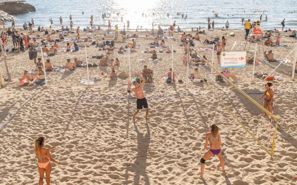 Thanks to the weather, the French flock to the country's many beaches