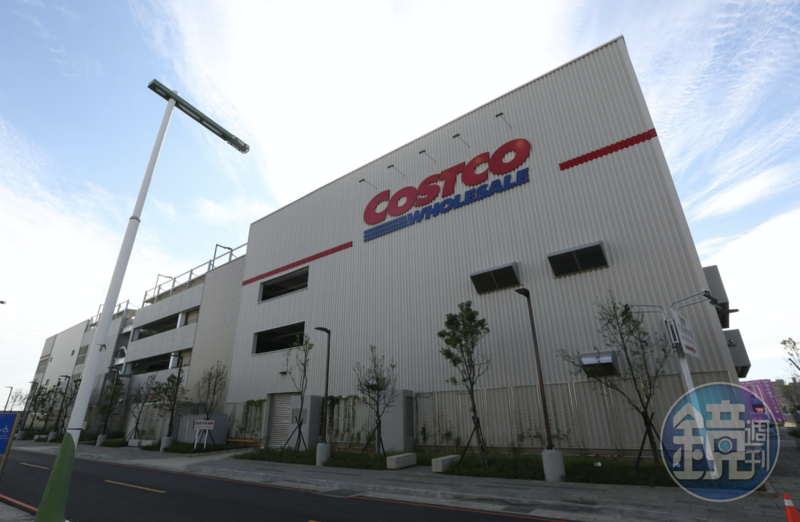 美式賣場好市多（Costco）陸續取消停車免費方案，若前往購物，須達到消費金額才能進行折抵。（示意圖）