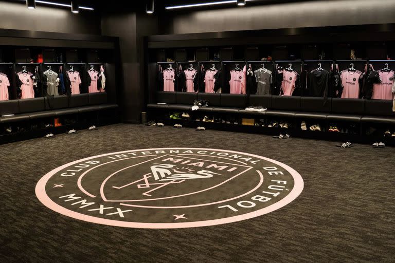 Uno de los vestuario del Florida Blue Training Center de Inter Miami, donde se entrenan desde los equipos juveniles hasta el plantel profesional