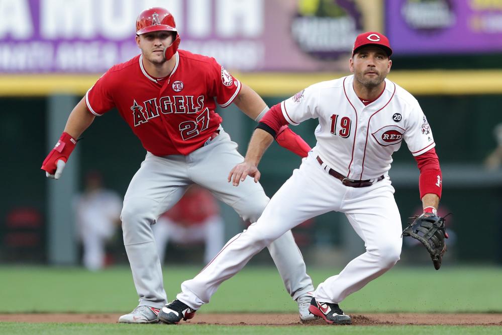 Reds players wear Tommy Pham shirts before game vs. Giants