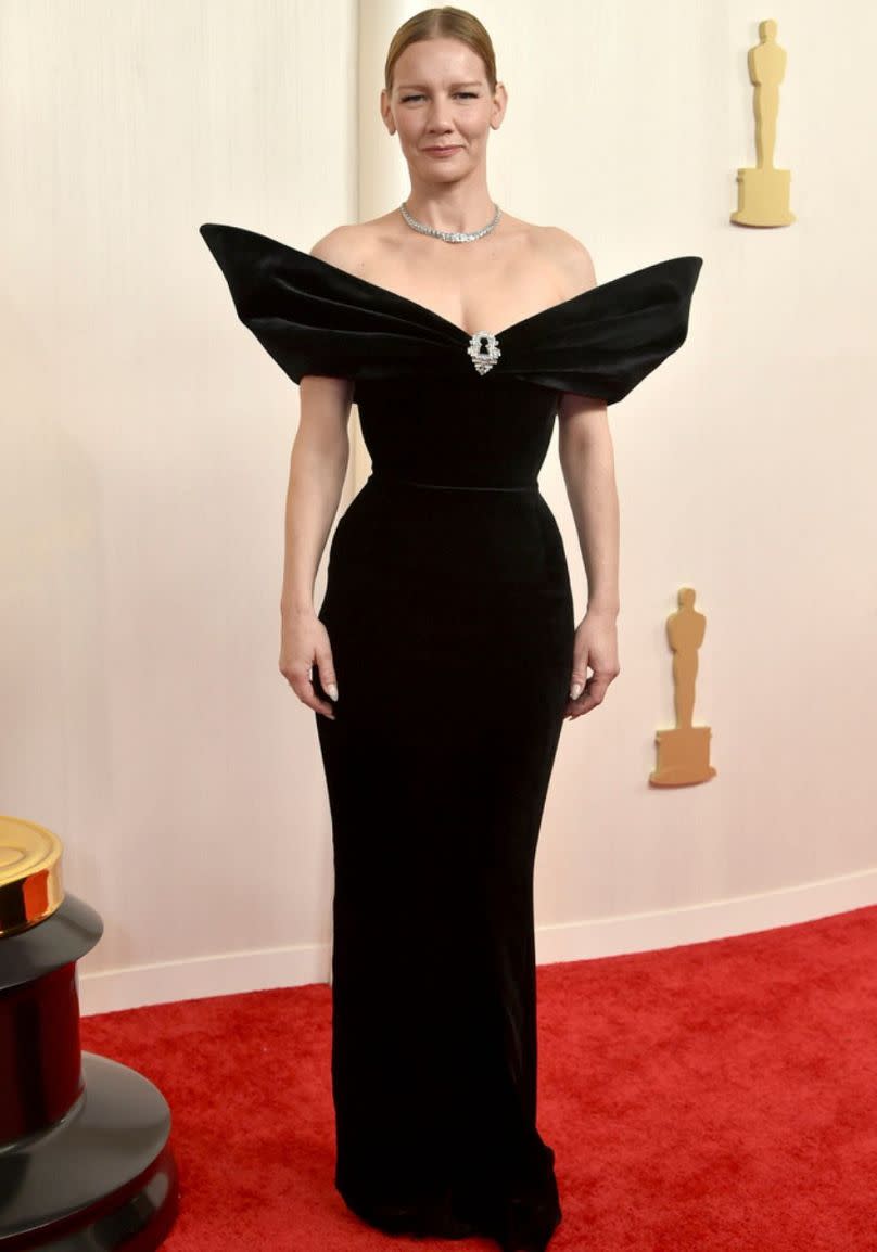 Sandra Hüller auf dem roten Teppich bei den Oscars 2024 im Dolby Theatre in Los Angeles.