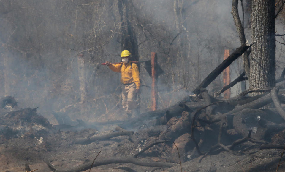 Bolivian soldiers work during a forest wildfire near Robore, Santa Cruz region, eastern Bolivia on Aug. 22, 2019. (Photo: Stringer/AFPTV/AFP/Getty Images) 