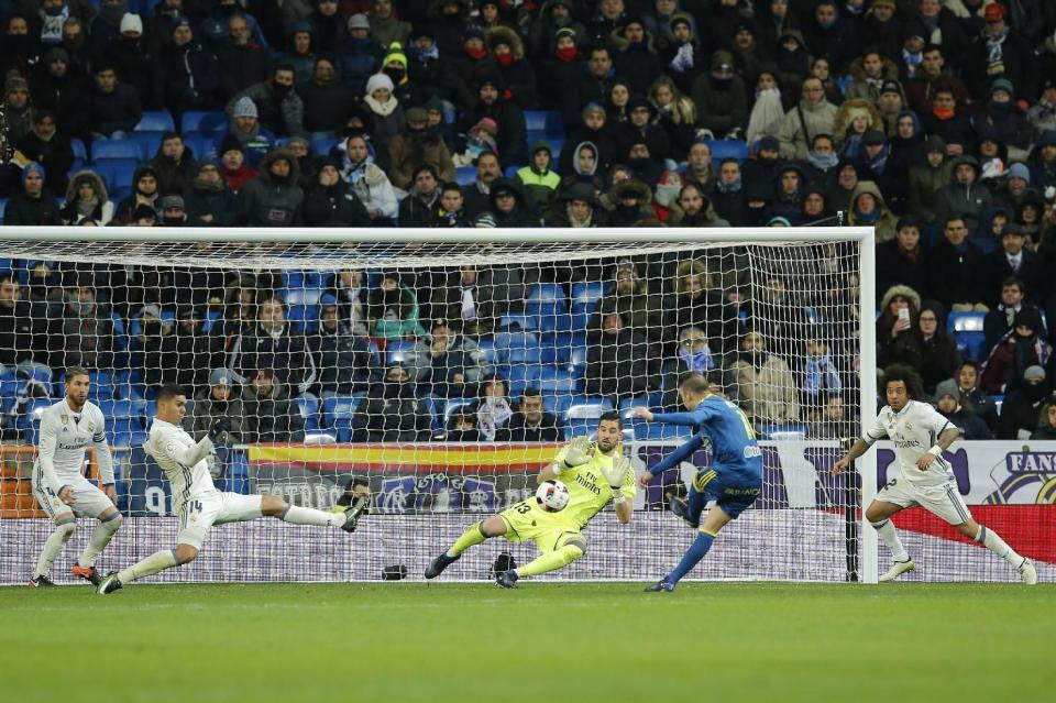Celta's Iago Aspas shoots to score past Real Madrid's goalkeeper Kiko Casilla during a Copa del Rey, quarter final, 1st leg soccer match between Real Madrid and Celta at the Santiago Bernabeu stadium in Madrid, Spain Wednesday Jan. 18, 2017. (AP Photo/Paul White