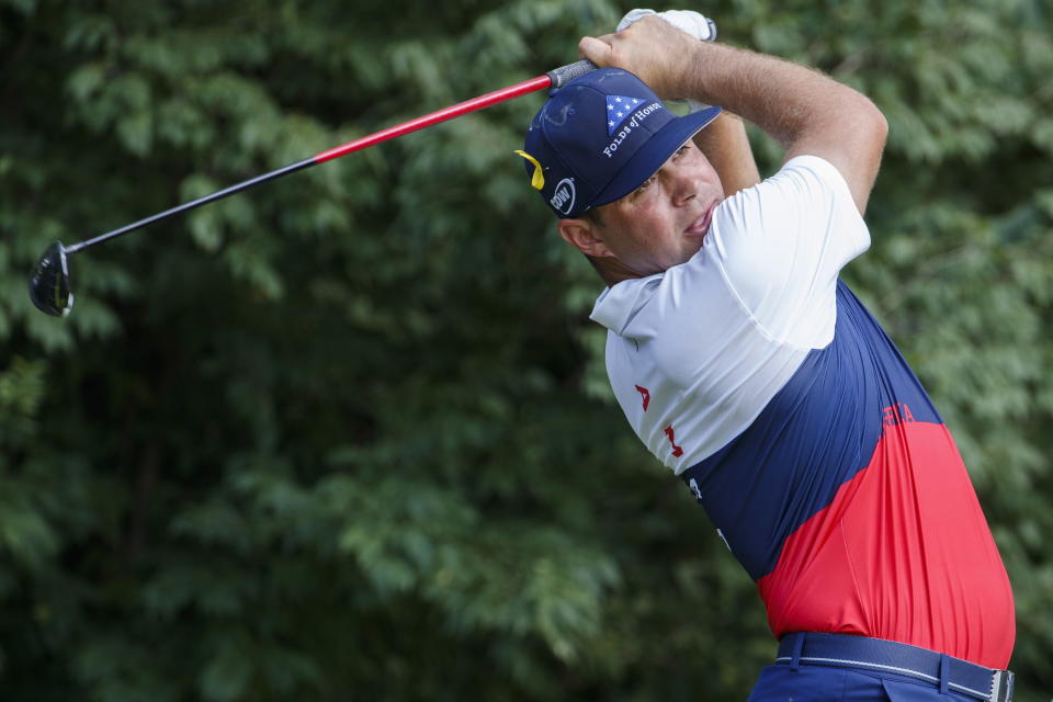 Gary Woodland birdied seven of his last 11 holes to take the first-round lead at the PGA Championship. (EFE/Shawn Thew)