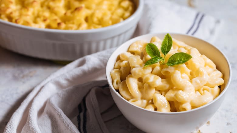Mac and cheese in bowl with garnish