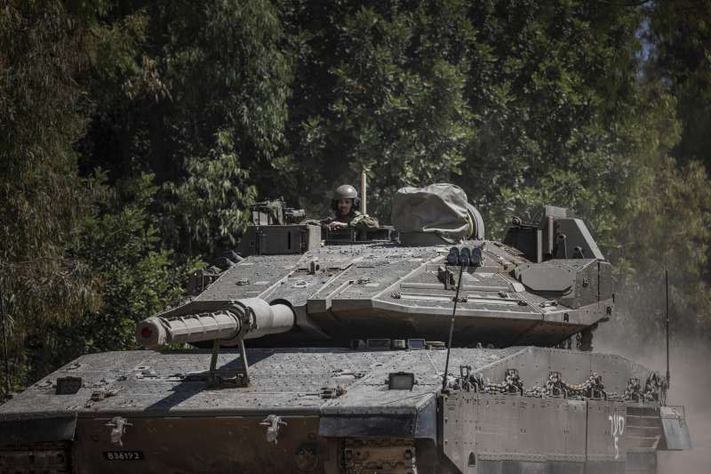 2021年5月14日，以色列國防軍戰車部隊大舉攻擊加薩走廊（AP）