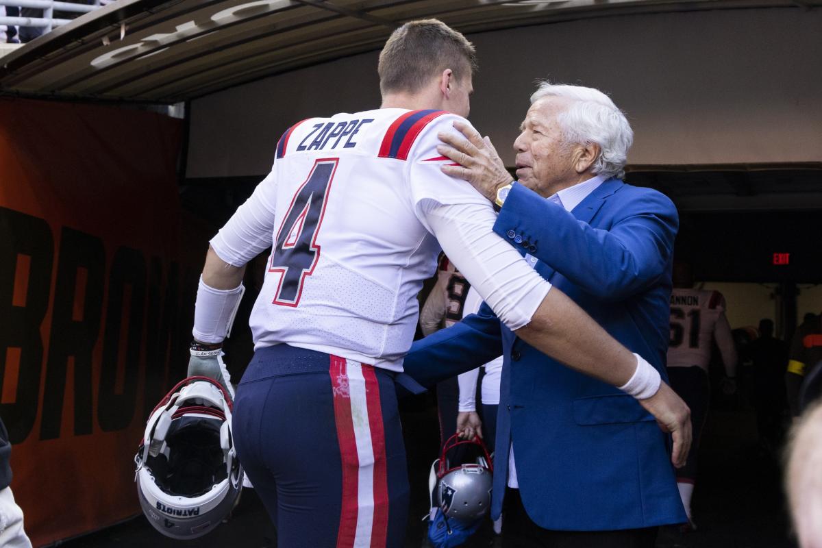 Patriots reportedly have plan after shocking release of backup QBs thumbnail