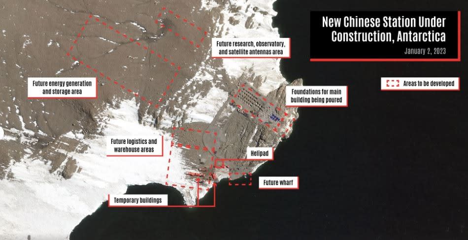 衛星圖像顯示中國在南極洲難言島科學研究站重啟擴建工程，虛線內範圍是預定增建設施的區域。翻攝csis.org