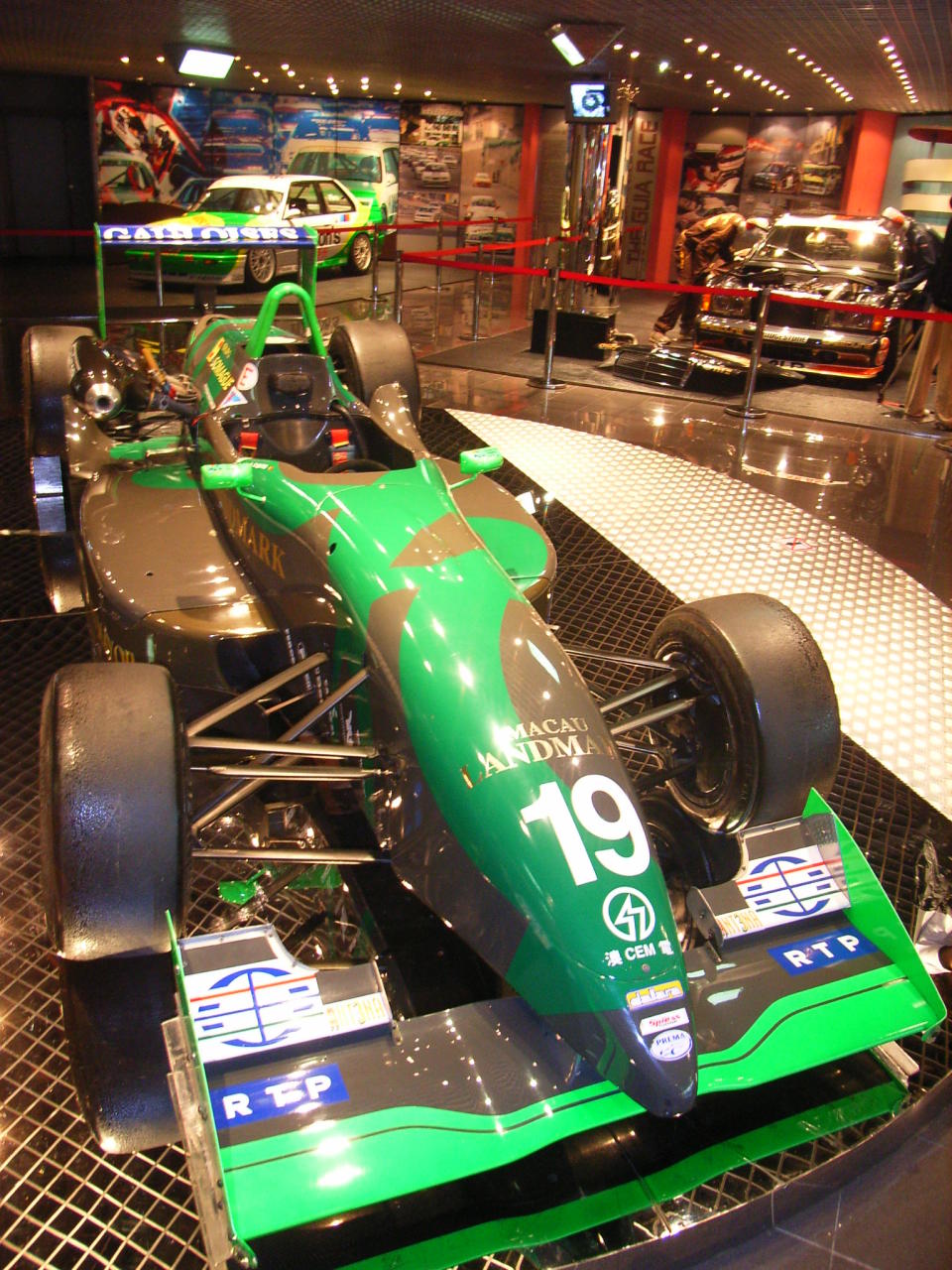 大賽車博物館的館藏：方程式賽車©KAMSAND23@WikiPedia