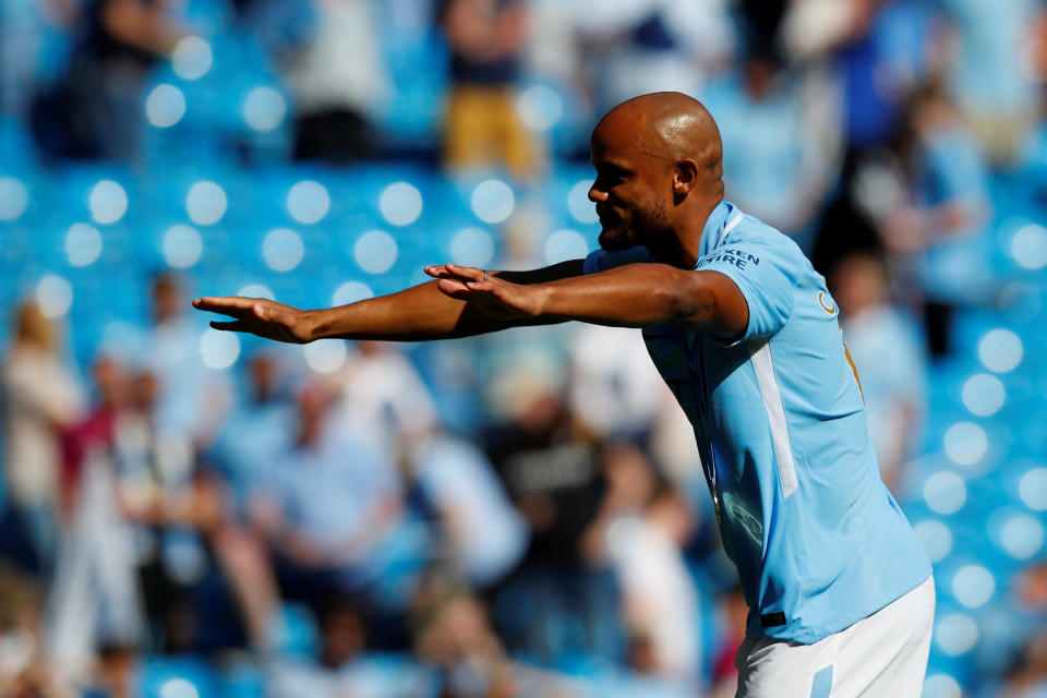 <p>Soccer Football – Premier League – Manchester City vs Huddersfield Town – Etihad Stadium, Manchester, Britain – May 6, 2018 Manchester City’s Vincent Kompany acknowledges fans after winning the Premier League title REUTERS/Phil Noble EDITORIAL USE ONLY. No use with unauthorized audio, video, data, fixture lists, club/league logos or “live” services. Online in-match use limited to 75 images, no video emulation. No use in betting, games or single club/league/player publications. Please contact your account representative for further details. </p>