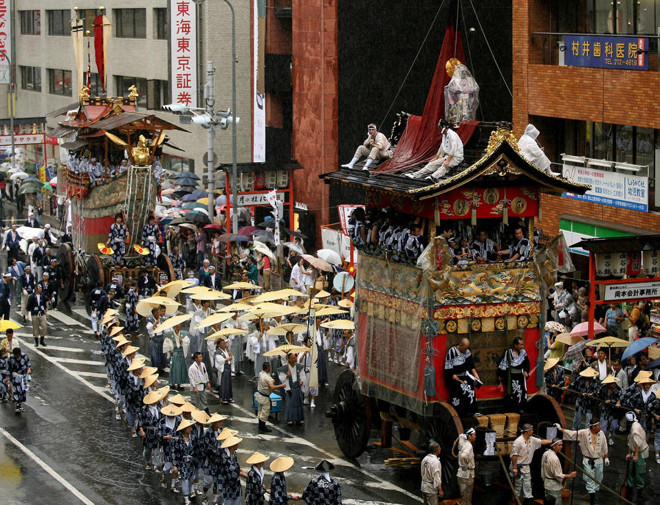 Alljährlich finden die Yama-, Hoko- und Yatai-Festwagenumzüge in Japan statt, die laut UNESCO "die Vielfältigkeit an lokalen Kulturen" reflektieren und "von sehr inklusivem Charakter" sind.