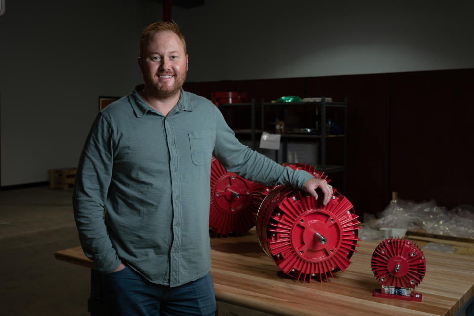 Ben Schuler, fundador y director ejecutivo de la empresa emergente Infinitum Electric, en Round Rock, Texas, el 29 de octubre de 2021. (Cindy Elizabeth/The New York Times)