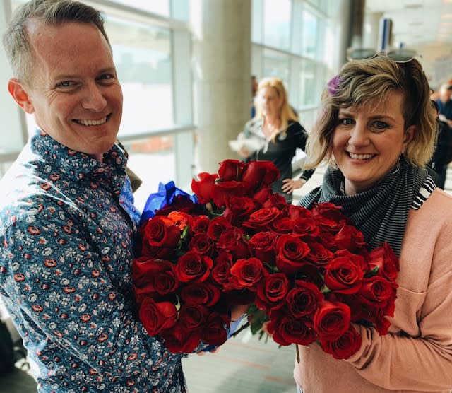 On their 25th anniversary, Kyle Friedel surprised his wife Staci by re-staging their airport proposal. (Photo: Twitter/Southwest Airlines)