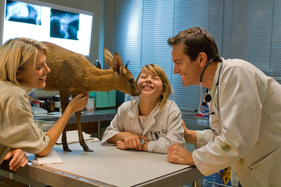 FREE WILLY: ESCAPE FROM PIRATE'S COVE, Bindi Irwin (center), Kevin Otto (right), 2010. ph: Joe Alblas/©Warner Premiere/Courtesy Everett Collection