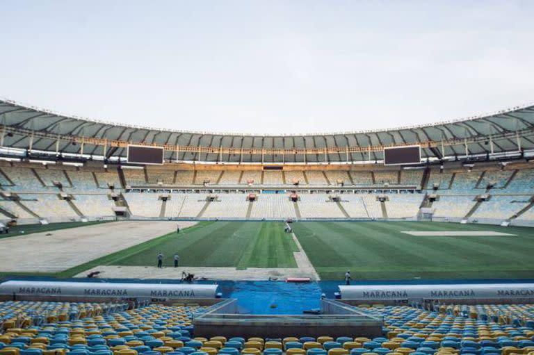 Estadio Maracana, Rio de Janeiro.
El reemplazo parcial del césped por uno nuevo comenzó el 24 de junio de 2021 lo que agrega buena densidad al consorcio formado por Ryegrass (pasto de invierno) y Bermuda Celebration. El proceso tomará 17 días y el mantenimiento de la calidad del césped sigue la prioridad de la administración.