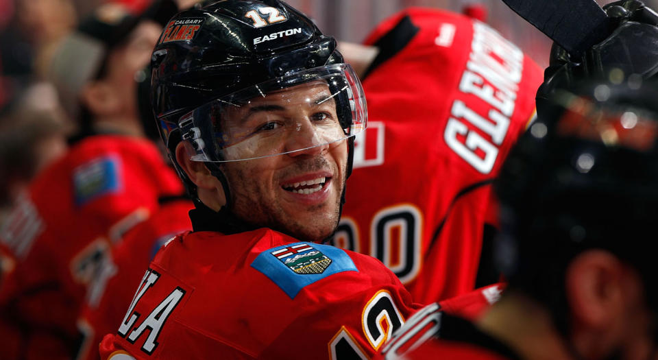 Jarome Iginla will retire with the Flames. (Getty)