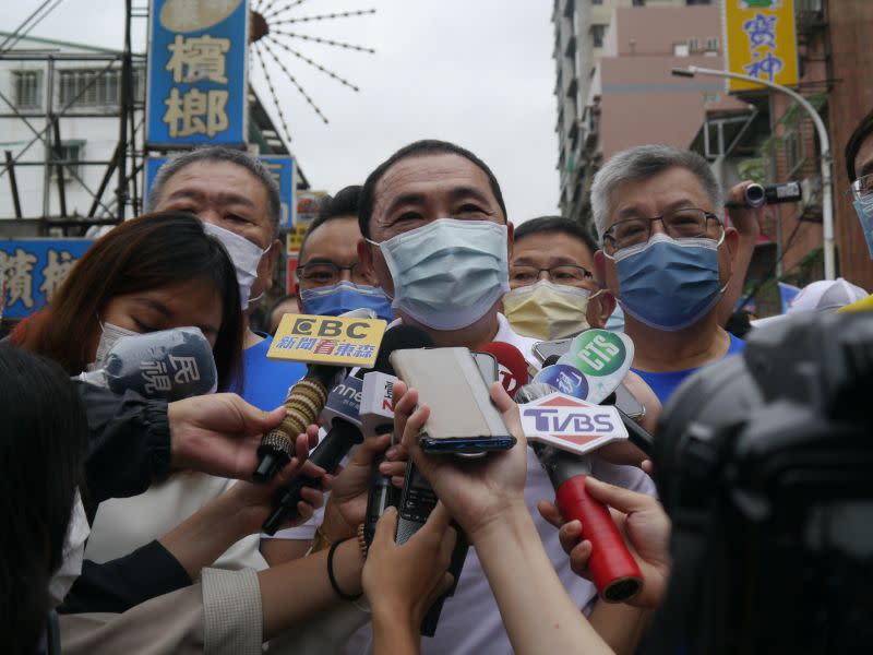 ▲面對選辦提出警大對博士學位的「聲明」，侯友宜出席議長蔣根煌競選總部成立大會受訪時仍簡單回應「選辦已經說得非常清楚了」。（圖 ／記者吳嘉億攝，2022.9.25）