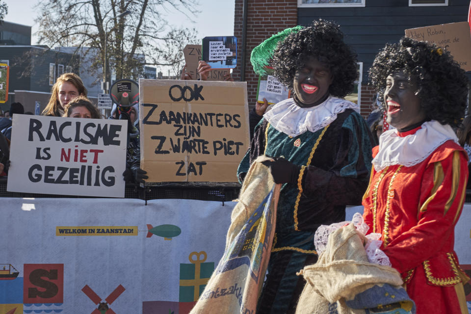 Zwarte Piet representa a un paje africano de San Nicolás, el Papá Noel holandés. (Getty Images)