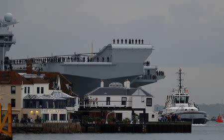 The Royal Navy's new aircraft carrier HMS Queen Elizabeth arrives in Portsmouth, Britain August 16, 2017. REUTERS/Peter Nicholls