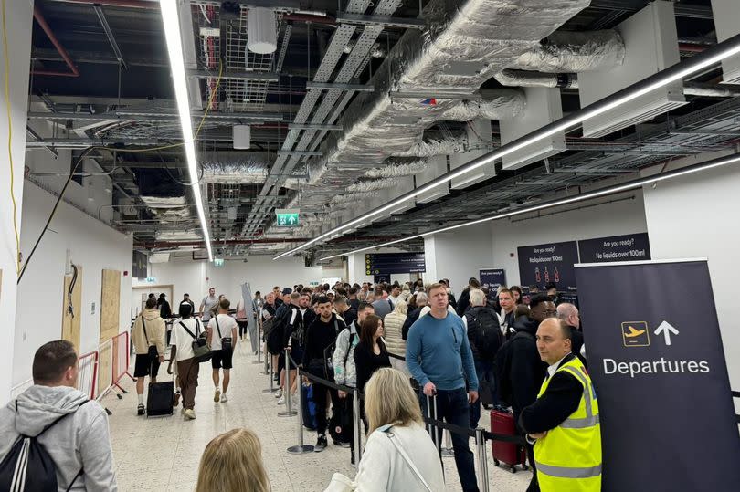 Queue at Birmingham Airport departures on June 20 -Credit:Nick Horner/BirminghamLive