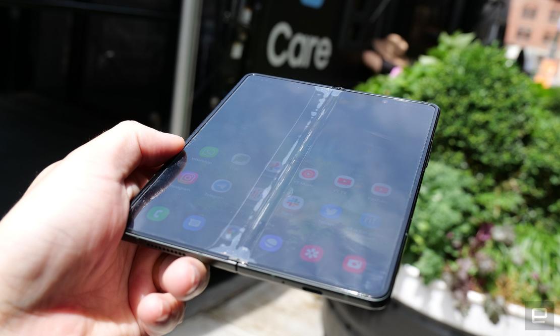 Six Reasons You Should Use a Foldable Smartphone – Samsung