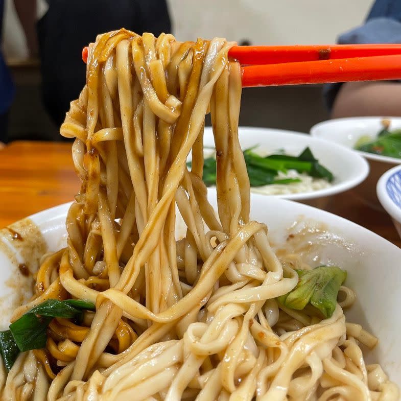 這家被稱為「阿公麵」的樸素老店，一碗招牌四醬麵一賣就超過70年