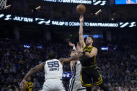 Golden State Warriors guard Klay Thompson, right, shoots over Memphis Grizzlies center Trey Jemison (55) during the first half of an NBA basketball game Wednesday, March 20, 2024, in San Francisco. (AP Photo/Godofredo A. Vásquez)