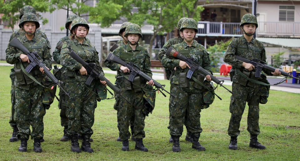 國軍教召後備軍人。(圖/中天新聞，李俊毅攝)