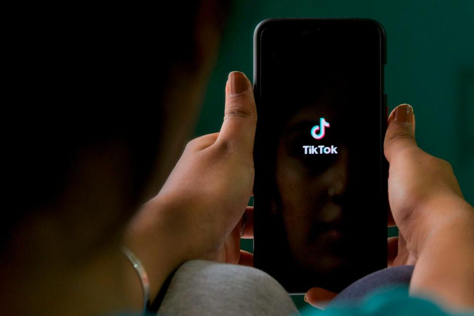 Wer einen Job bei TikTok will, muss manchmal auch etwas Kreativer sein.  - Copyright: MANJUNATH KIRAN/AFP via Getty Images