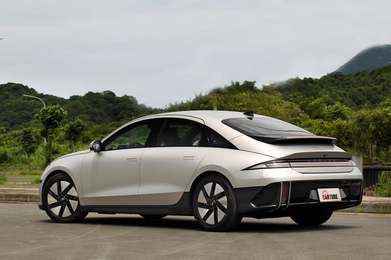 Ioniq 6車尾有幾分964豐臀身影。