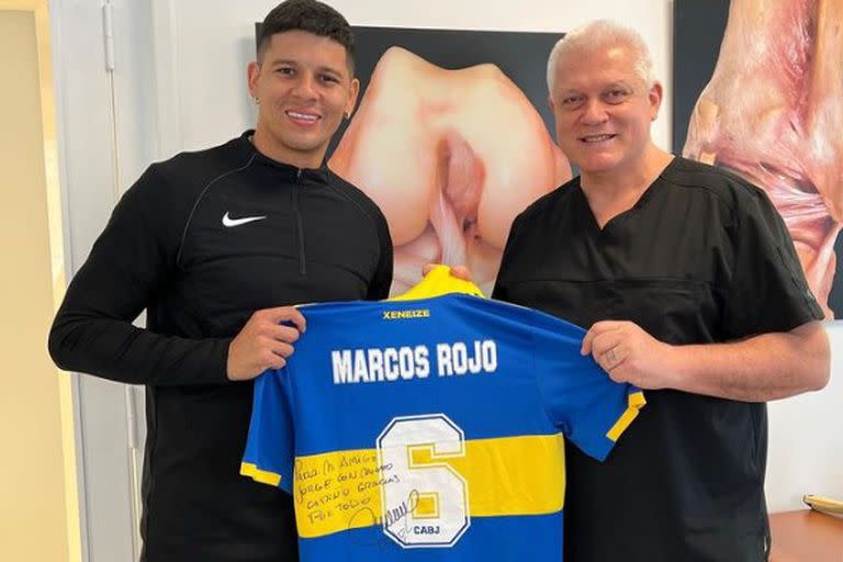 Marcos Rojo con Jorge Batista, el médico que lo operó de la rotura de ligamentos en octubre de 2022; el defensor estuvo muy condicionado por las lesiones