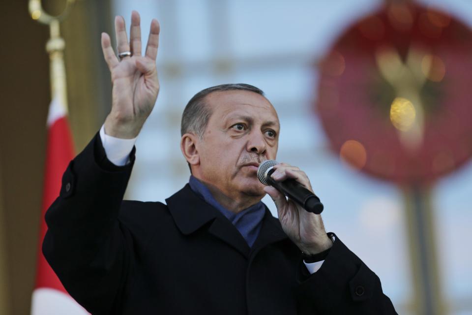 Recep Tayyip Erdogan löst „massive Bedenken“ bei Angela Merkel aus. (Bild: AP Photo)