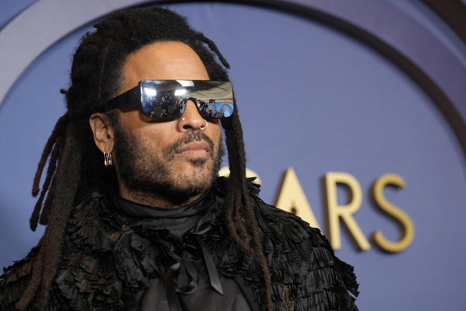 Lenny Kravtiz llega a los Premios de los Gobernadores el martes 9 de enero de 2024 en el Dolby Ballroom de Los Ángeles. (Foto AP/Chris Pizzello)