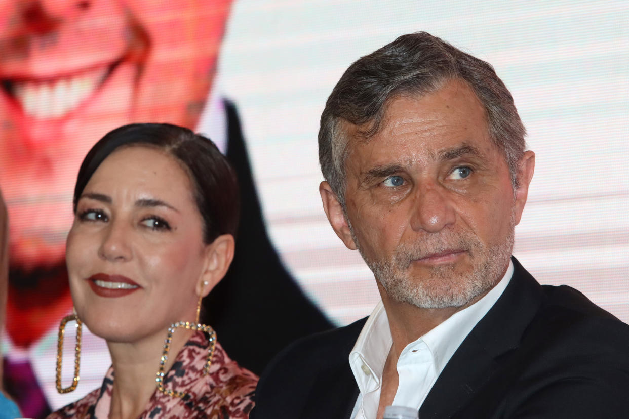 Stephanie Salas y Humberto Zurita en la promoción de la obra de teatro 