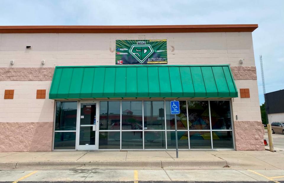 Tamales & Monchis GTO opened in May 2022 near 21st and Amidon then morphed into a restaurant called Super Doggos. The space at 1920 W. 21st St., which was once home to Uno Mas, is now empty.