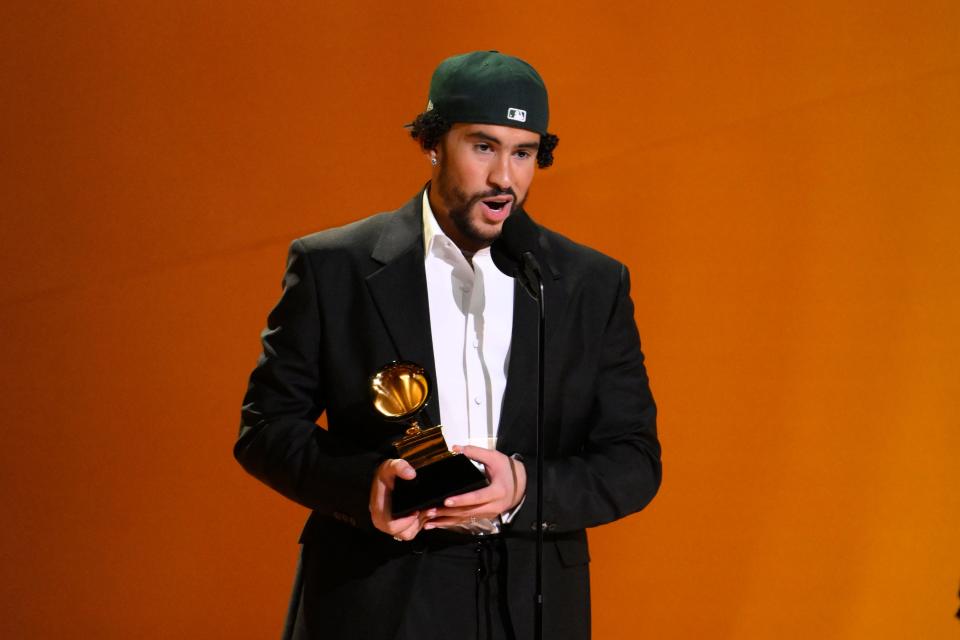 Bad Bunny accepts the award for best música urbana album for “Un Verano Sin Ti”.